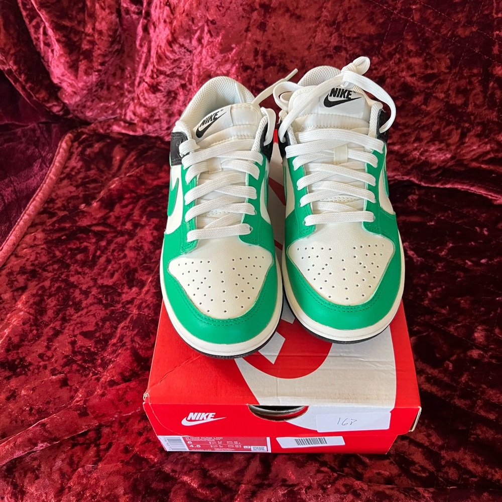 Nike Classic Green and White Dunk low Shoes.  Size 6